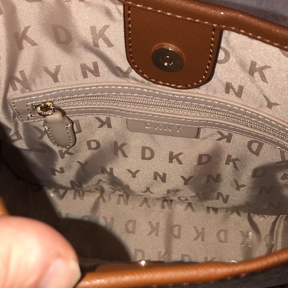 NWT DKNY Crossbody Purse - Picture 13 of 14